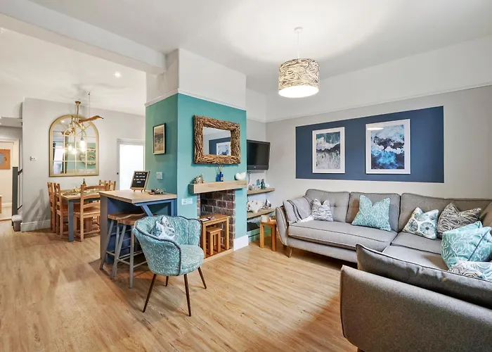 3-Bedroom Stylish & Spacious Townhouse, Perfect For Groups And Family, Sleeps 6 With Free On-Street Parking Permit, Southsea - Work Contractors And Summer Special Offer Available! - By Blue Puffin Stays